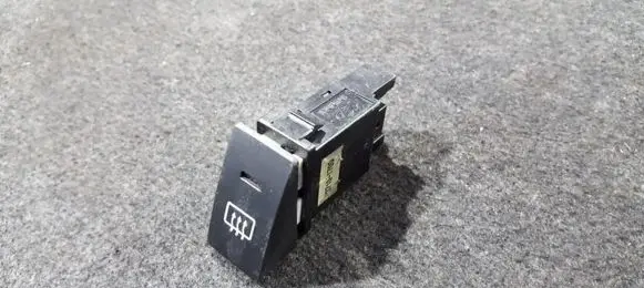 Hyundai Matrix Windscreen/window heater switch 9371017000 93710-17000