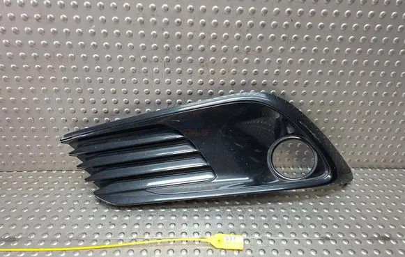 Toyota Auris E180 Front fog light trim/grill S27730331