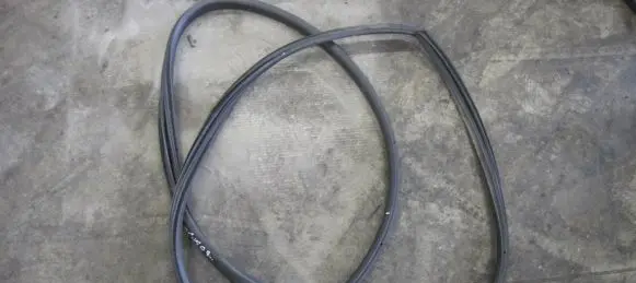 Volkswagen Amarok Front door rubber seal 2H0827911