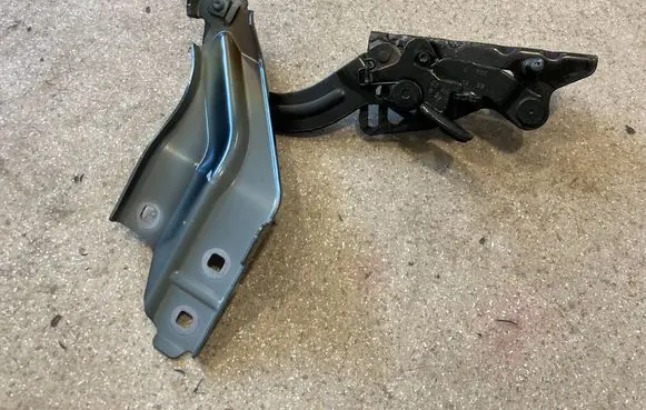 Mercedes-Benz E W214 Engine bonnet/hood hinges A2148801400