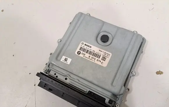 BMW 6 F12 F13 Engine control unit/module 8573574 8573557