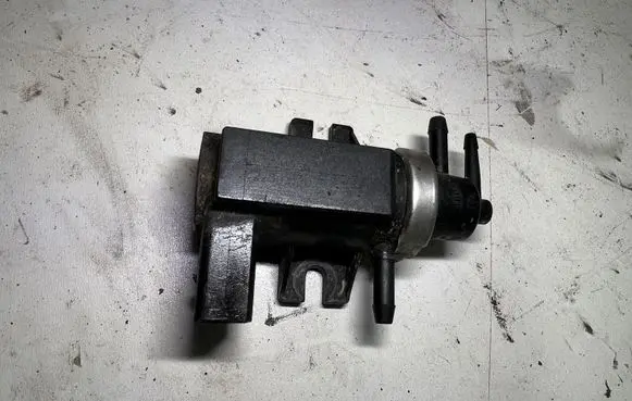 Volkswagen Golf IV Turbo solenoid valve 1J0906627