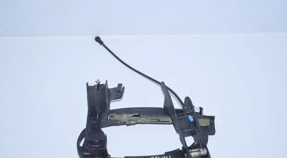 BMW 7 E65 E66 Front door exterior handle/bracket 7013702