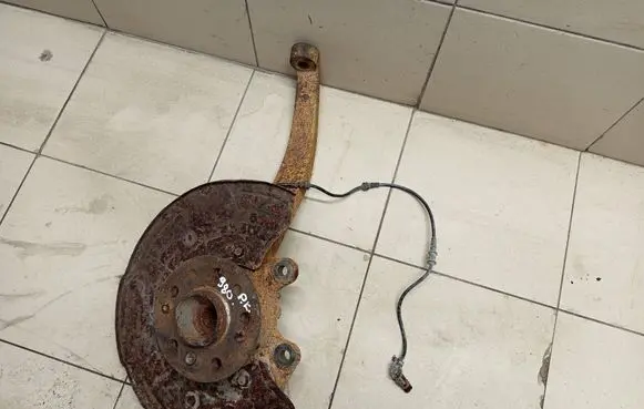 Mercedes-Benz R W251 Front wheel hub spindle knuckle