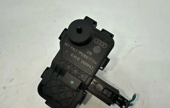 Volkswagen Touareg II Fuel tank cap lock motor 7P0810773A