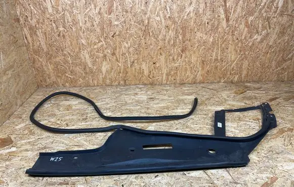 BMW 7 F01 F02 F03 F04 Engine bonnet/hood lock trim molding 7019802