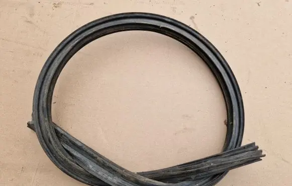 Volkswagen Golf III Engine compartment rubber 1H0823723A