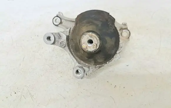 Engine mount bracket