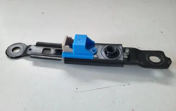 Hyundai Kona I Seat belt height adjuster 