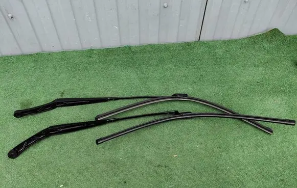Volkswagen ID. Buzz Front wiper blade arm 1T3955410 1T3955409