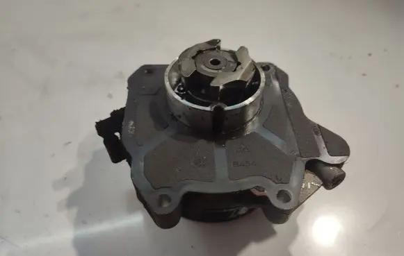 Opel Insignia A Vacuum pump