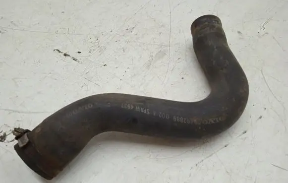 Coolant pipe/hose