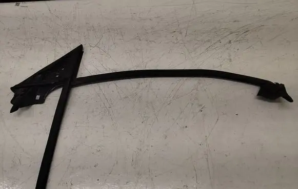 Audi A5 8T 8F Front door rubber seal 8T8837479
