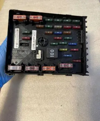 Volkswagen PASSAT B6 Fuse module 3C0937125 63592777