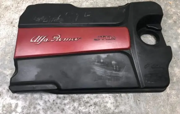 Alfa Romeo Mito Engine cover (trim)