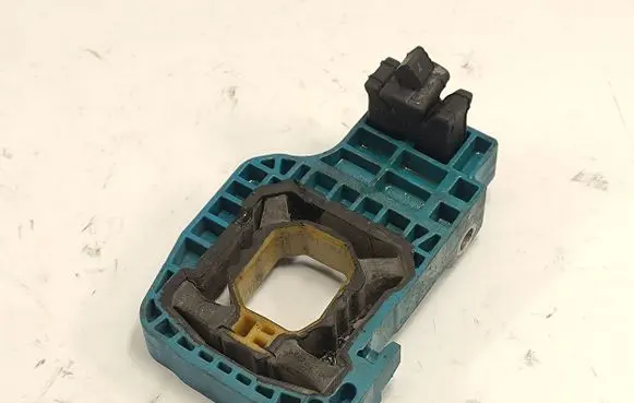 Radiator mount bracket