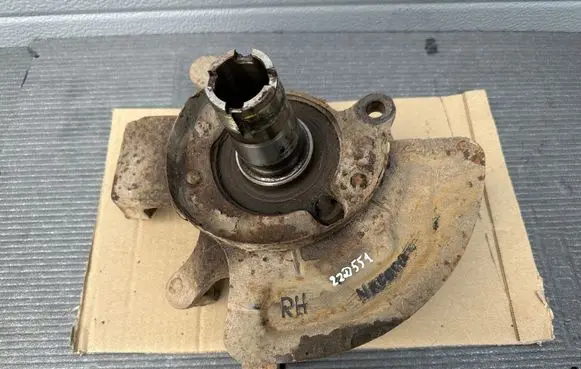 Nissan King Cab, Navara Front wheel hub spindle knuckle 40014VK355
