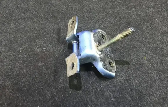Suzuki Wagon R+ Front door upper hinge