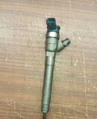 Renault Trafic III (X82) Fuel injector 0445110546