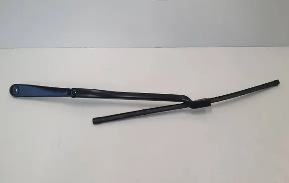 BMW 5 G30 G31 Front wiper blade arm 7357303