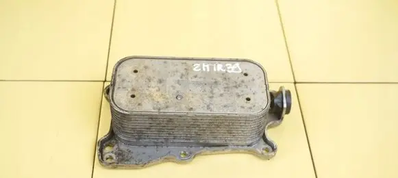 Mercedes-Benz CLK A209 C209 Engine oil radiator 70305772 2HTR39