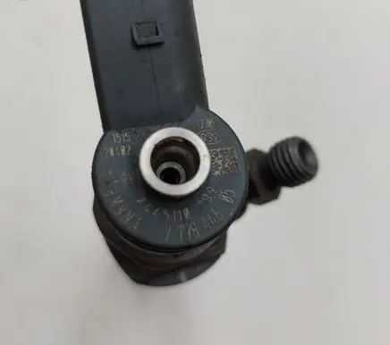 Mini Cooper Countryman R60 Fuel injector 779844605