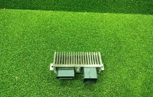 Renault Trafic III (X82) Glow plug pre-heat relay 8200558438A