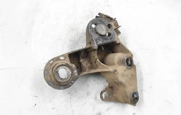 Audi A4 S4 B5 8D Engine mounting bracket 8D0199352H