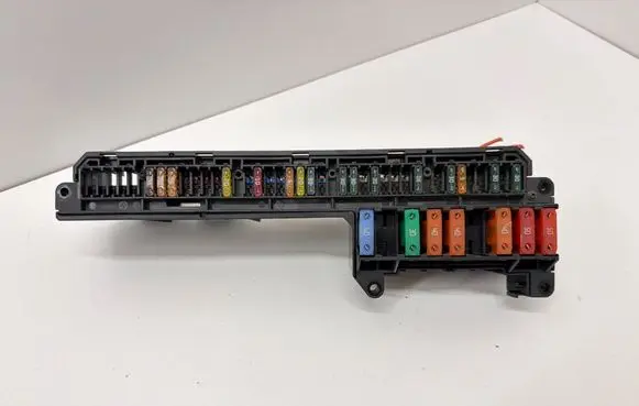 BMW 5 E60 E61 Fuse module 6957330