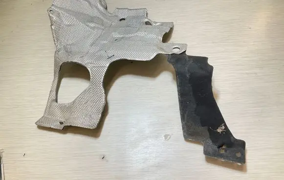 Nissan Juke I F15 Heat shield in engine bay 