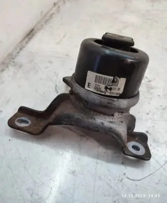 Volvo XC60 Engine mount bracket G2517002
