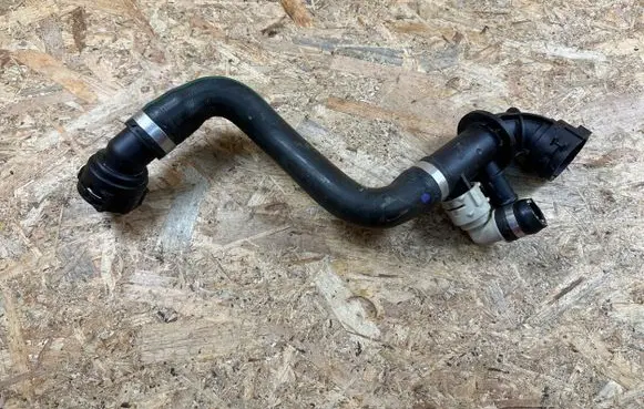 Volvo V40 Engine coolant pipe/hose 31368051