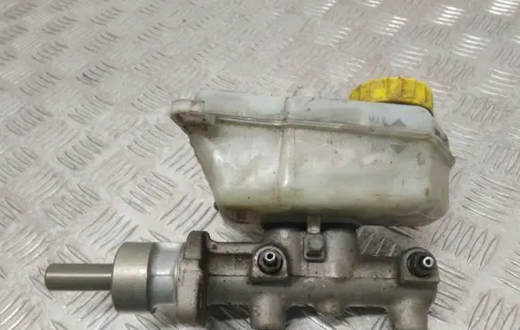 Skoda Fabia Mk1 (6Y) Master brake cylinder X5617