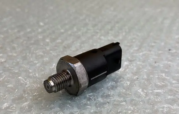 BMW 3 E46 Fuel pressure sensor 0281002475
