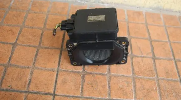 Mitsubishi Outlander Mass air flow meter E5T08271
