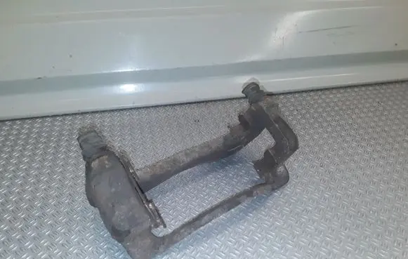 Hyundai Santa Fe Front Brake Caliper Pad/Carrier 