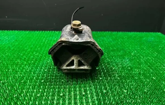 Mercedes-Benz Sprinter W906 Engine mount bracket A9062411113 9062411113