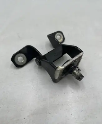 Nissan Leaf II (ZE1) Loading door upper hinge 