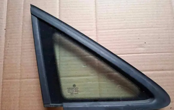 Volkswagen Touran I Front door vent window glass four-door 43R00048 E000255 DOT24M68AS2