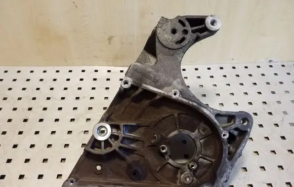 Opel Insignia A Fuel pump bracket 55574721
