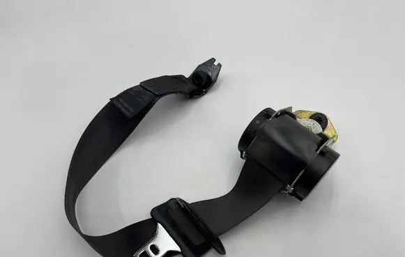 Jaguar XK8 - XKR Rear seatbelt HJE7061AB 0430010 530073203