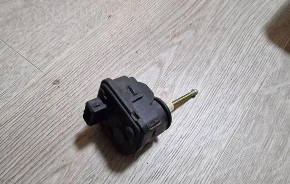 Audi A6 S6 C4 4A Headlight level adjustment motor 4A0941295