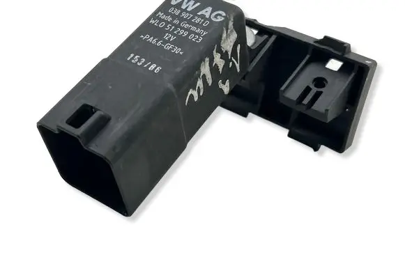 Skoda Octavia Mk2 (1Z) Glow plug pre-heat relay 038907281D 51299023 15306