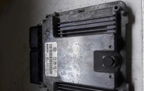 Volkswagen Golf V Engine control unit/module 0281011843