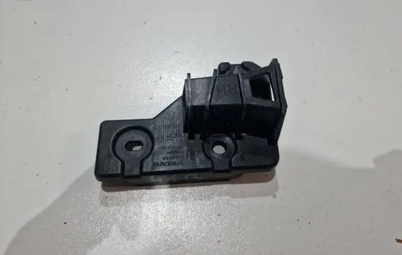 Volvo XC90 Front bumper mounting bracket 31353764