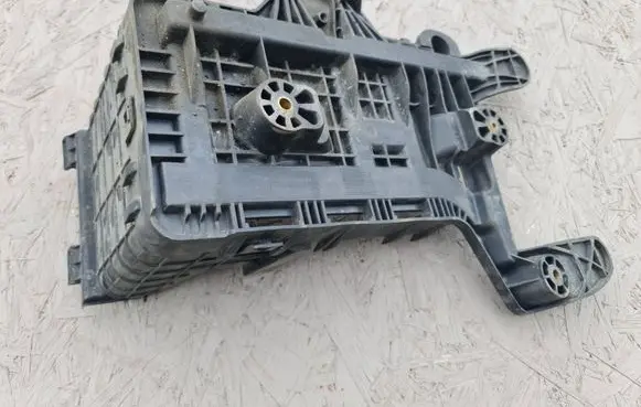 Volkswagen PASSAT B6 Battery box tray 1K0915333C