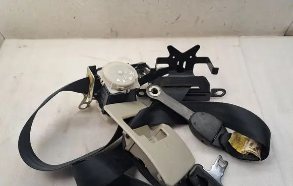 Toyota Corolla Verso AR10 Middle seatbelt (rear) 733500F010C0 731370F010B0