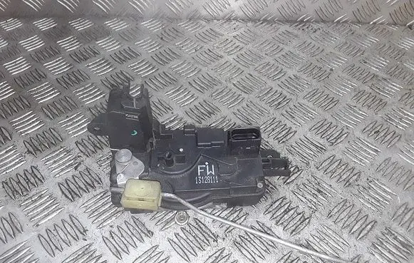 Opel Astra H Front door lock 13128111