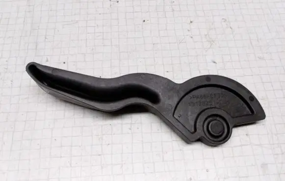 Opel Meriva A Engine bonnet (hood) release handle 13128231