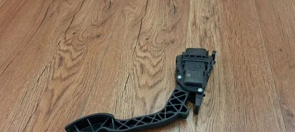 Ford Focus C-MAX Accelerator throttle pedal 3M519F836AF